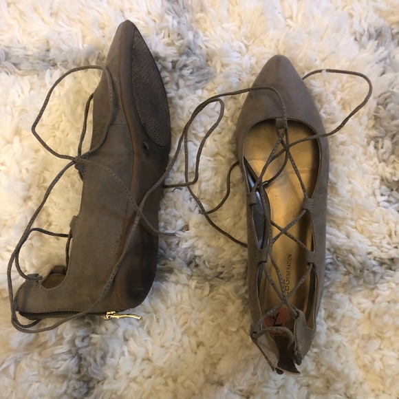 Lace up pointy toe flats - Picture 2 of 4